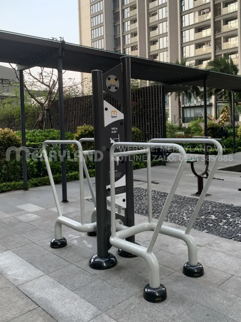 Trụ xà kép đôi màu xám lắp đặt tại khu thể thao ngoài trời Vinhomes Metropolis Hanoi
