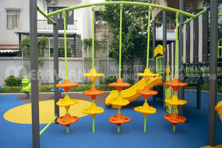 chức năng leo trèo vận động trên cầu trượt liên hoàn