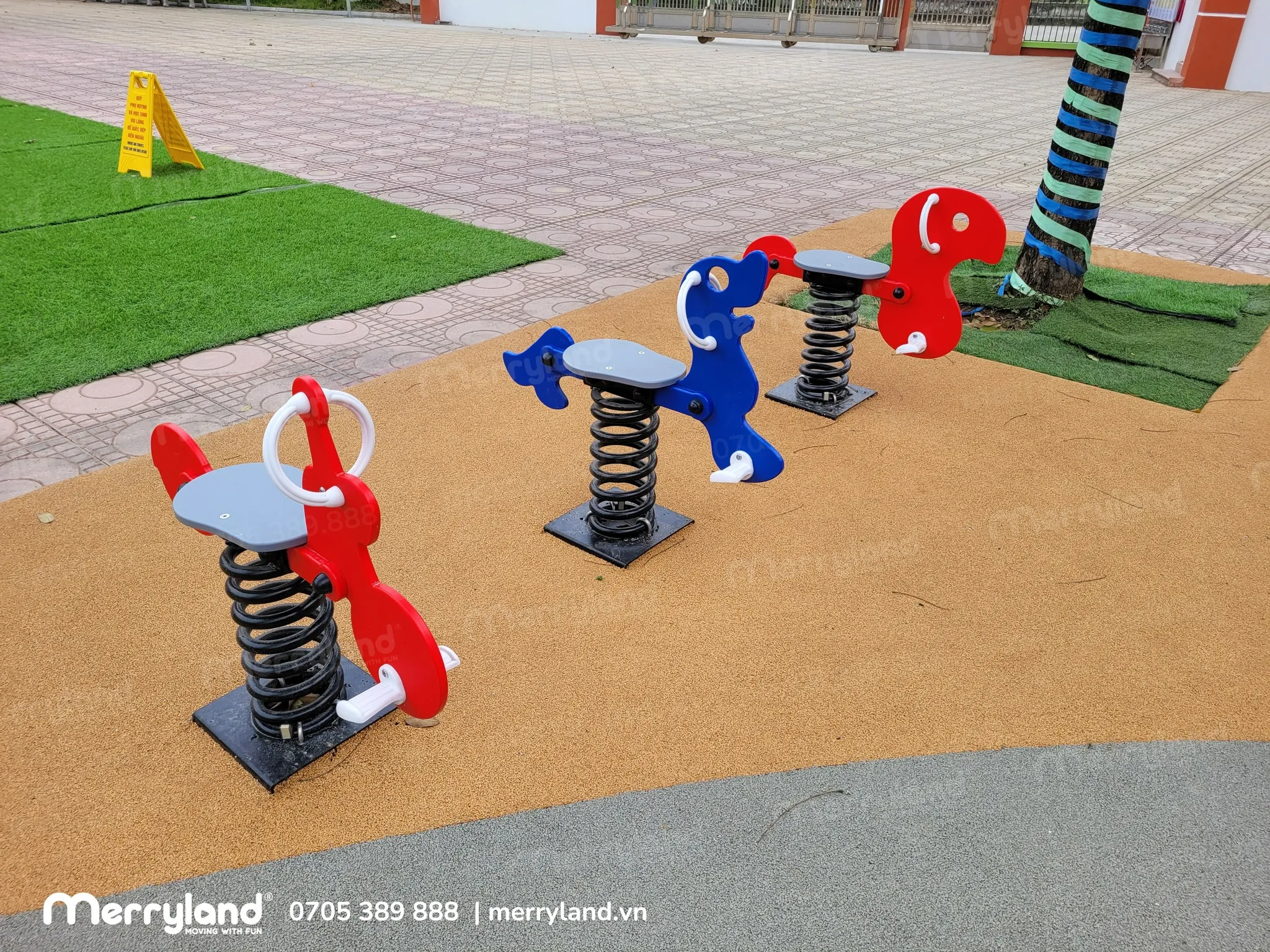 Thú nhún lò xo ngoài trời - Hàng Merryland sản xuất - Ảnh: Đồ Chơi Merryland